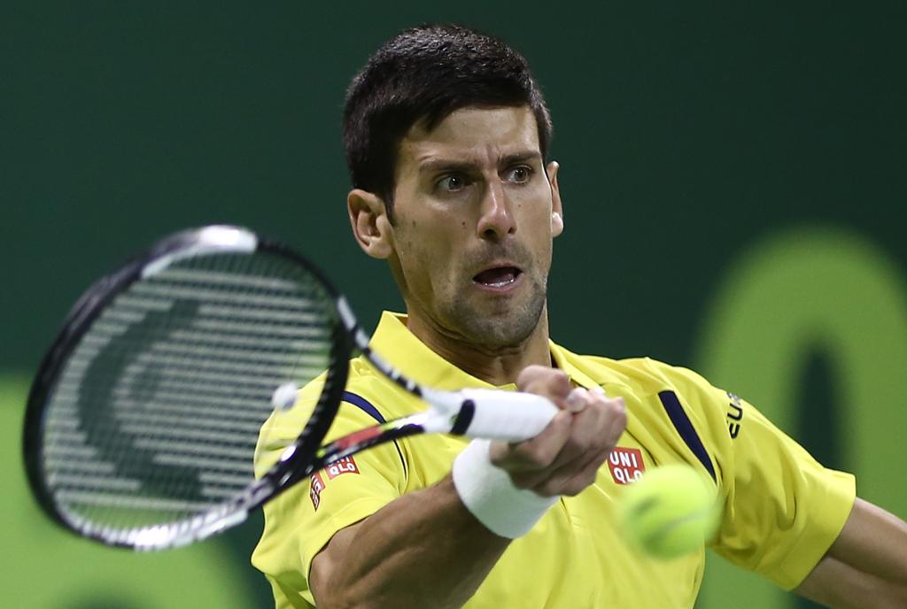 O sérvio Novak Djokovic confirmou seu favoritismo e avançou às quartas de final do ATP 250 de Doha. | Karim Jaafar/AFP