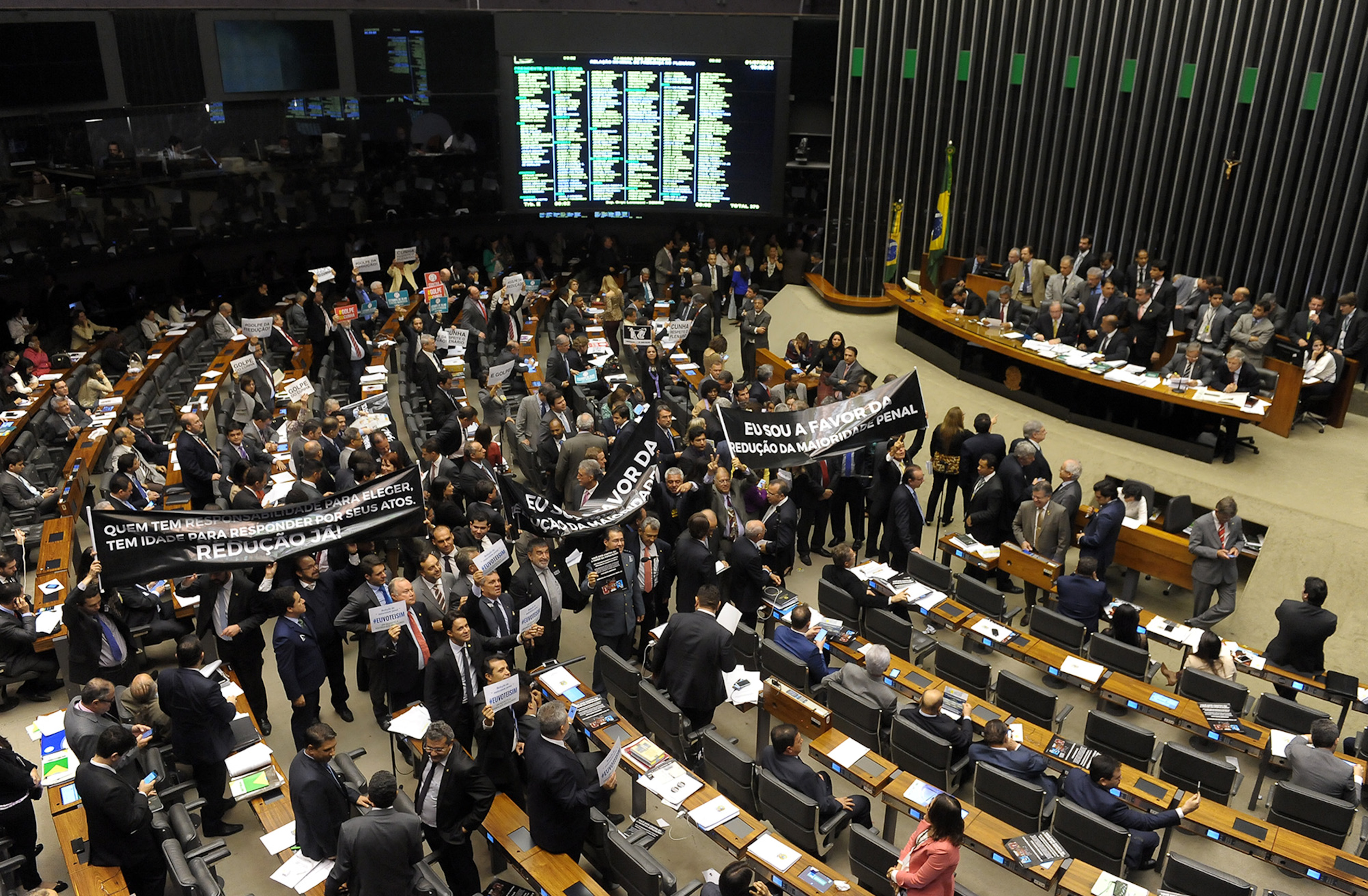 Plenário cheio para a votação da redução da maioridade penal: votação atropelada na Câmara dos Deputados. | Gustavo Lima/Câmara dos Deputados