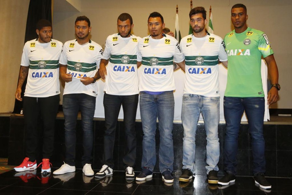 Coxa contratou seis jogadores para 2016. Elenco precisa apenas de peças pontuais | Henry Milleo/Gazeta