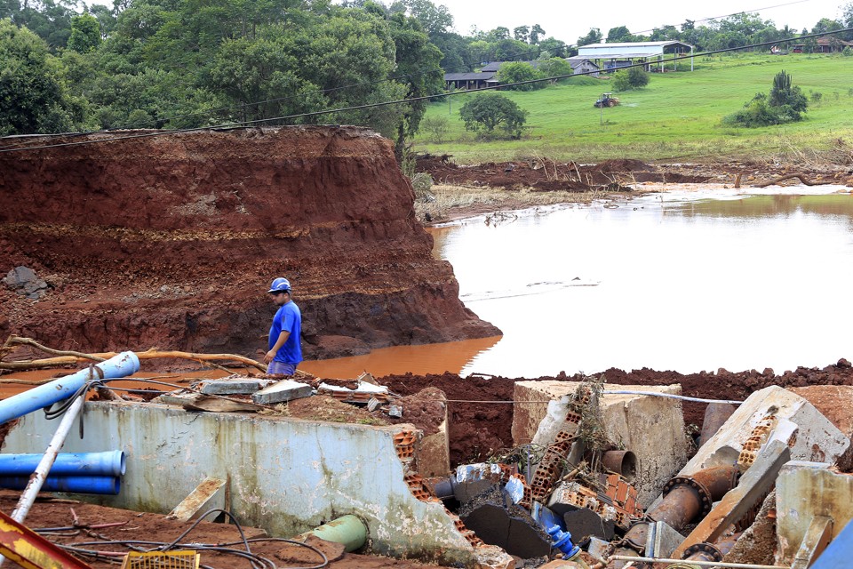 Estragos em Rolândia: a chuva deixou a cidade em situação de emergência e calamidade pública. | Arnaldo Alves/ANPr