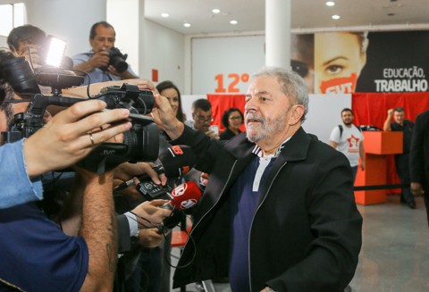 Lula diz que candidatura em 2018 depende ‘do que estiver acontecendo’ Ex-presidente Lula deu entrevistas para blogueiros na manhã desta quarta-feira (20). | Ricardo Stuckert/ Instituto Lula