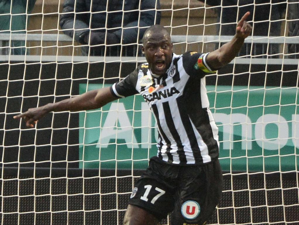 Festa do senegalês Cheikh Ndoye, o destaque da partida, autor dos dois primeiros gols do Angers. | Jean-François Monier/AFP