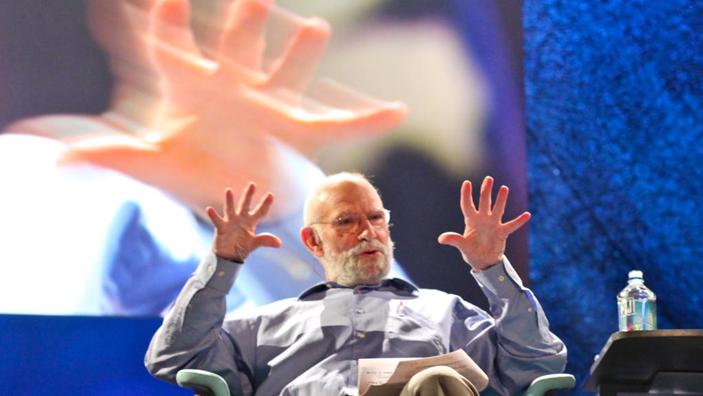 Sacks durante sua conferência na série TED Talks, em 2009. | Steve Jurvetson/Creative Commons