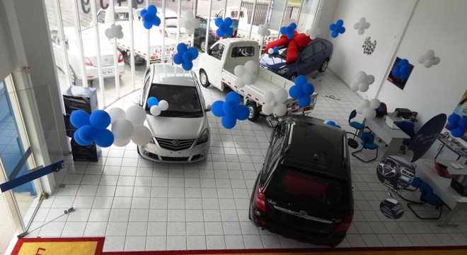 A Lifan Curitiba é uma das 51 lojas da marca no país. Ela funciona na Rua Desembargador Westphalen, 1.846, no Rebouças. Além do X60, há ainda o sedã 530 e o utilitário comercial Foison. | Sidney Levy/Lifan