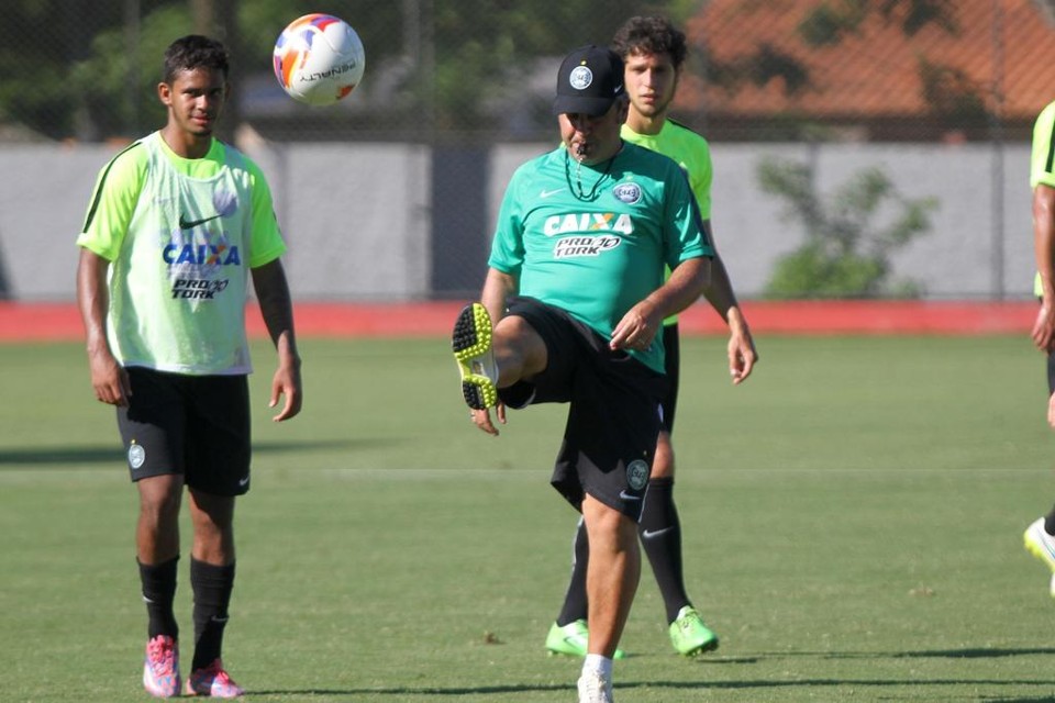 Kleina já tem esboçado time titular do Coritiba para a estreia na temporada Gilson Kleina já tem oito titulares definidos para a estreia do Coritiba. | Eduardo Luiz Klisiewicz/Gazeta do Povo