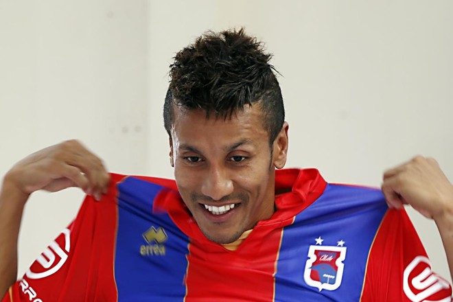 Válber foi o primeiro jogador apresentado pelo Paraná. | Albari Rosa/Gazeta do Povo