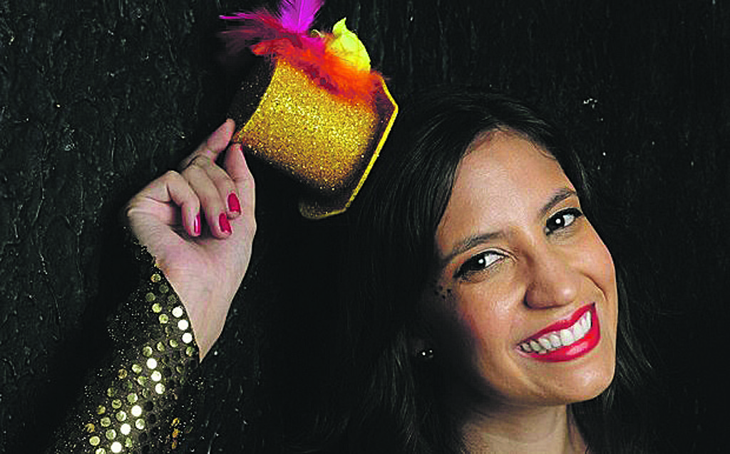 A curitibana Mariana Guedes, de 27 anos, que mora no Rio de Janeiro, é cantora profissional e acaba de ser escolhida Musa dos Blocos de Rua em eleição promovida pelo portal G1.