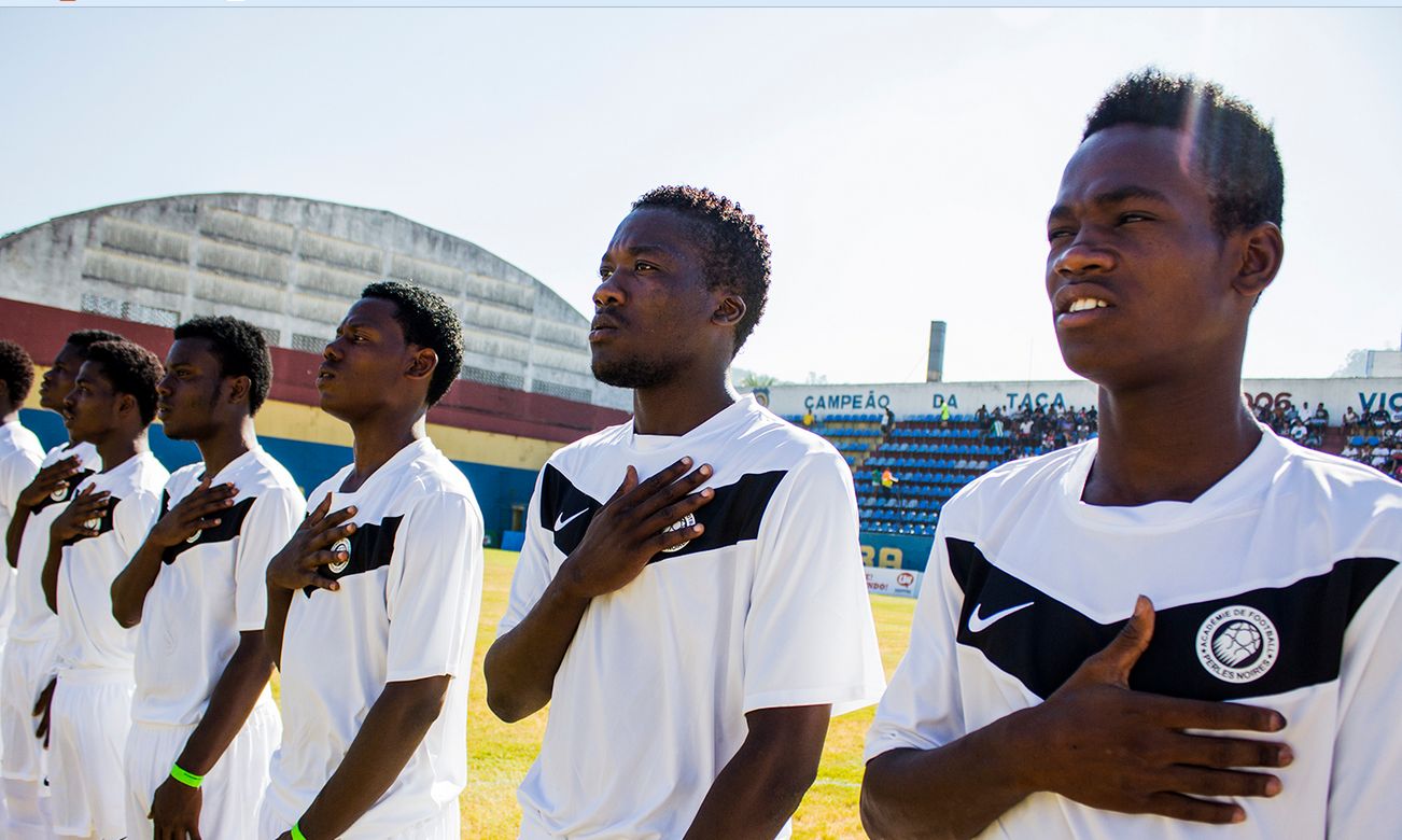 Garotos haitianos do Pérolas Negras: chance de mostrar qualidade no futebol brasileiro. | Vitor Madeira/ONG Viva Rio