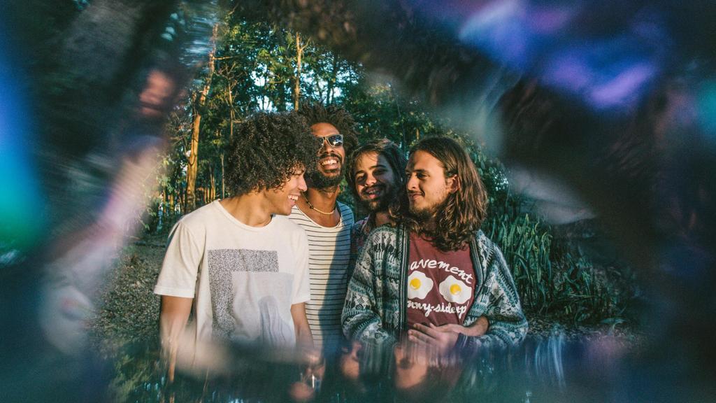 Grupo goiano lançou um dos discos mais elogiados de 2015. | Beatriz Perini/Divulgação