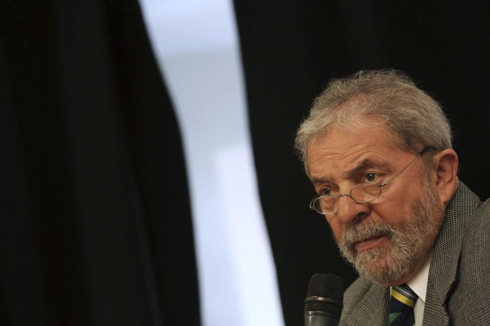 Aprovação em queda: avaliação de Lula como melhor presidente da história do Brasil , segundo pesquisa Datafolha,caiu de 71% em 2010 para 39% em 2015. | Nacho Doce/Reuters