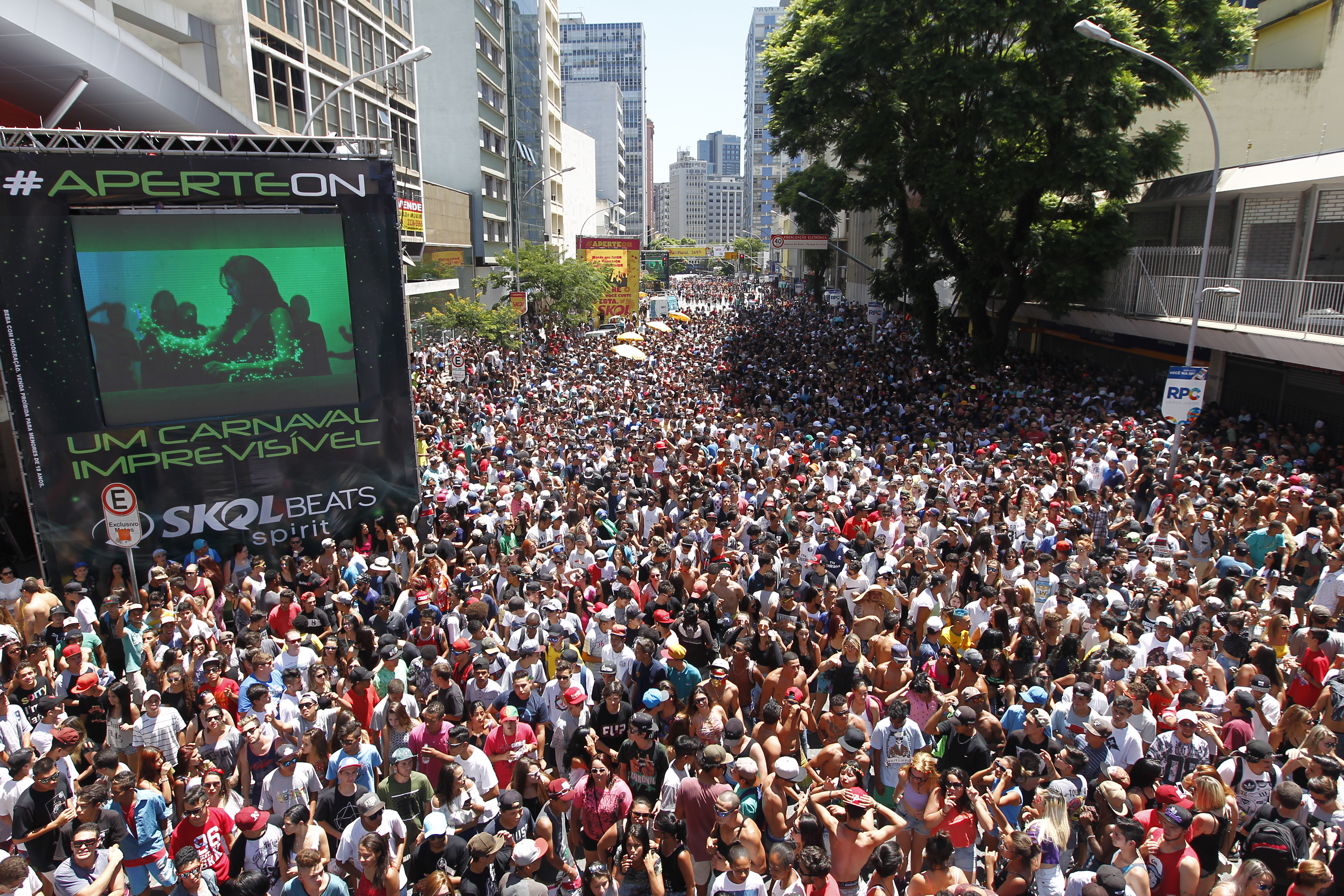 Recorde de público: evento teve maior adesão da história dos pré-carnavais organizados pela prefeitura. | Antônio More/Gazeta do Povo