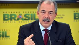 O ministro da Educação, Aloizio Mercadante, disse que a  queda nas médias em três das quatro provas objetivas não é relevante | Wilson Dias/Agência Brasil/