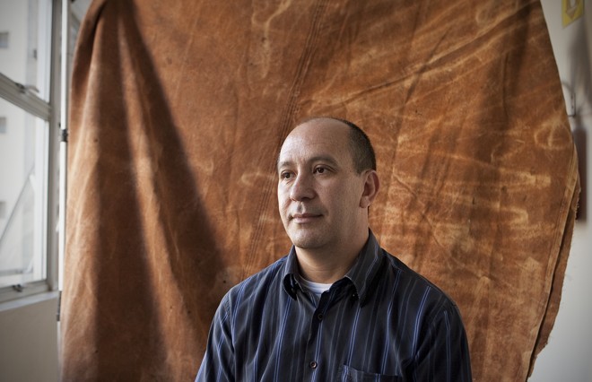 Em 1992, ao criar o Grupo Dignidade, o professor de inglês Toni Reis se tornou uma figura pública. Poucos ativistas LGBTs são tão bem recebidos, nas mais diversas instâncias políticas e sociais. Capacidade diplomática de Reis é um grande trunfo do movimento. | Alexandre Mazzo/Gazeta do Povo