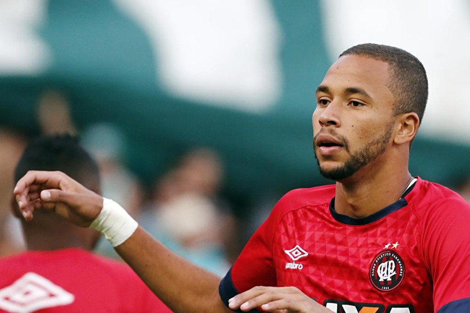 Hernani começou o Brasileiro 2015 titular, mas perdeu espaço no Atlético. | Albari Rosa/Gazeta do Povo