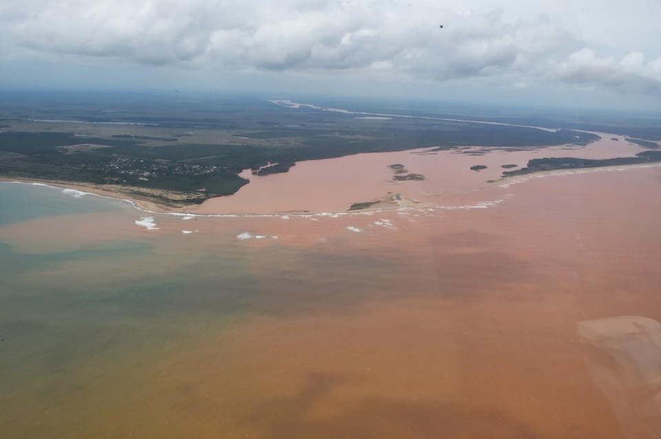 Lama do rompimento da barragem da Samarco chegou ao mar em novembro e pelo Espírito Santo | Fred Loureiro/ Secom-ES/Fotos Públicas