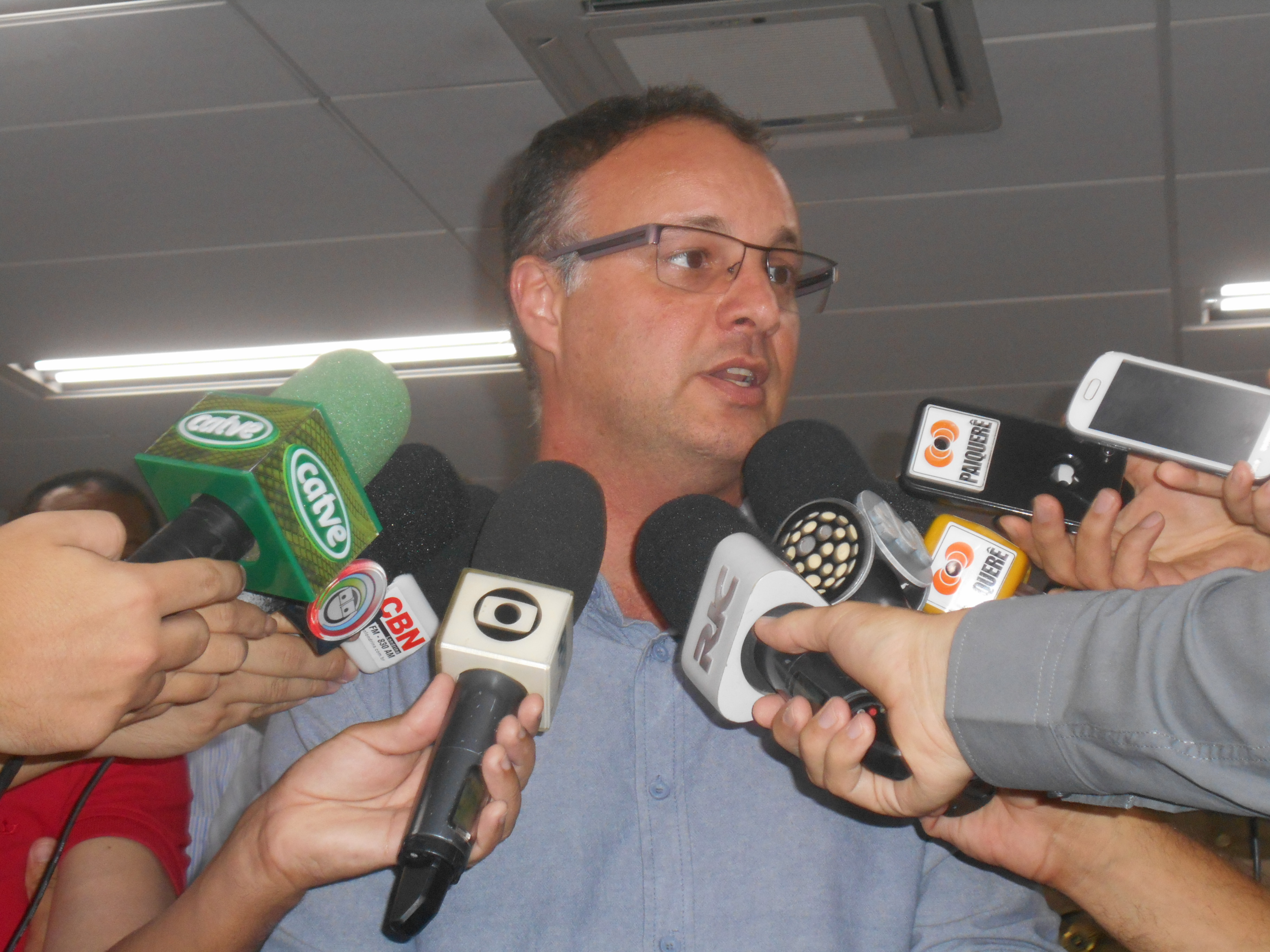 O secretário de estado da Segurança Pública e Administração Penitenciária (Sesp), Wagner Mesquita, em coletiva em Londrina, na tarde deste domingo (31). | Marcus Ayres/Gazeta do Povo