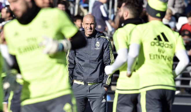 Zidane comanda o primeiro trieno do Real Madrid : para Ronaldo, francês está preparado para o desafio. | GERARD JULIEN/AFP