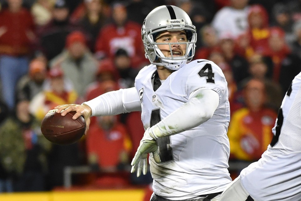 De uma só vez, três times pedem à NFL para se mudar para Los Angeles David Carr, quarterback do Raiders: equipe pode deixar Oakland para voltar a jogar em Los Angeles | Peter Aiken/AFP
