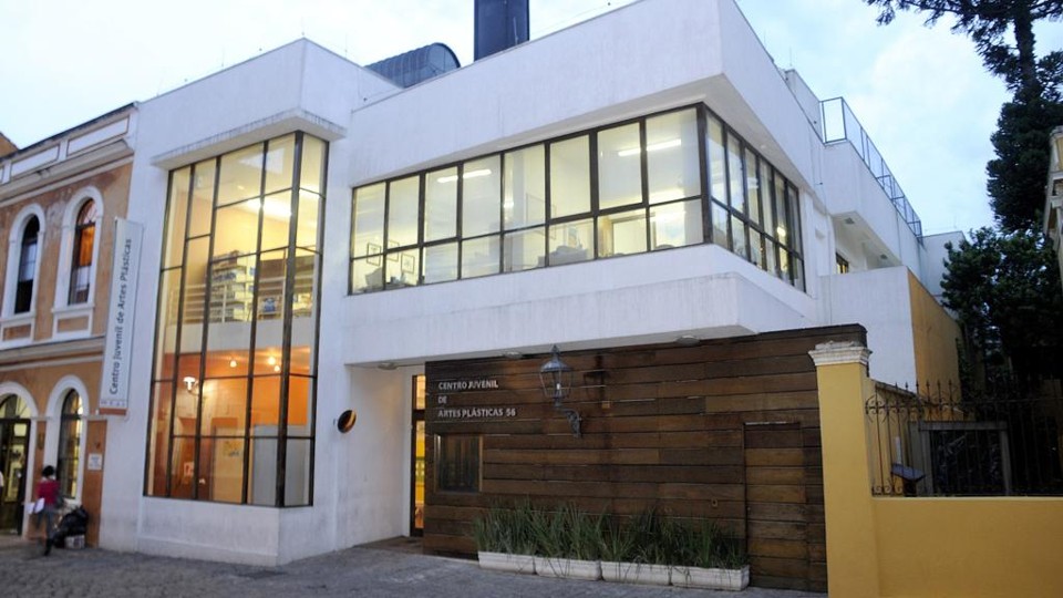 Centro Juvenil de Artes Plásticas fica na Rua Mateus Leme. | Kraw Penas/Divulgação