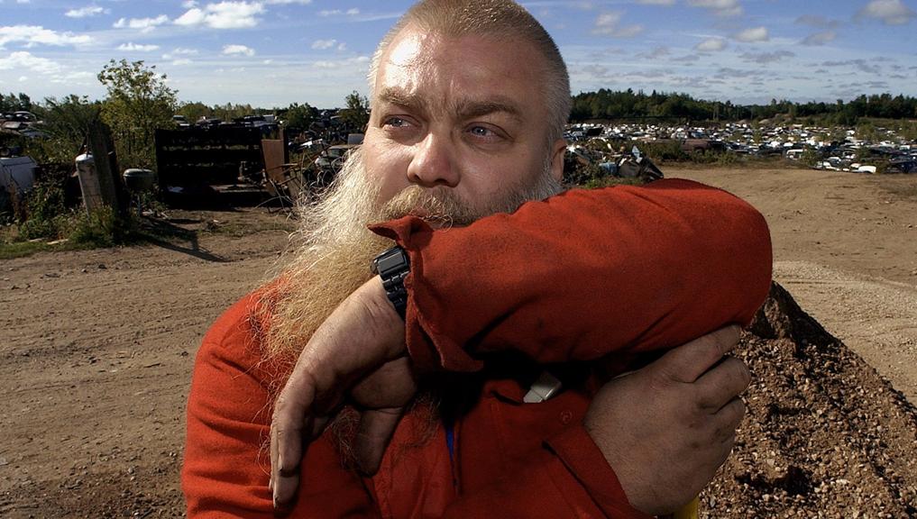 Avery, com a barba que deixou crescer na cadeia. | Divulgação