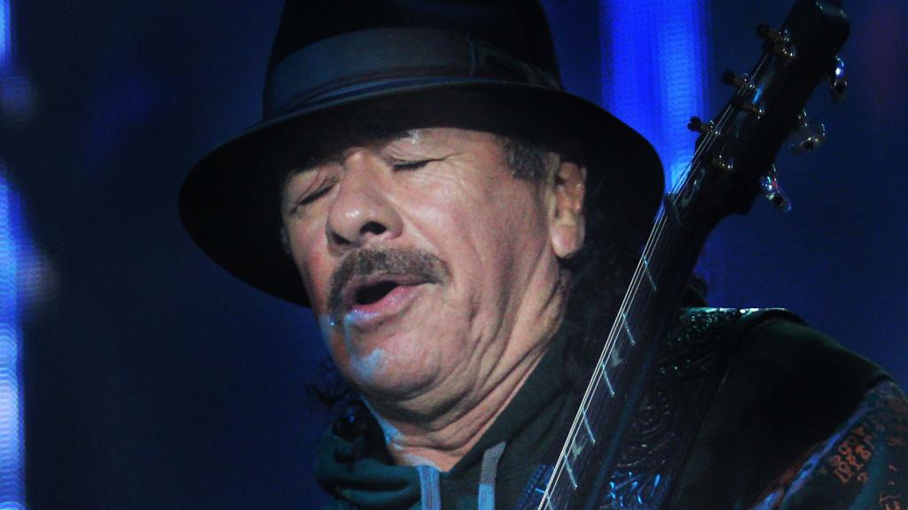 Santana quebrou recordes em 1999 com o álbum “Supernatural”. | KORAL CARBALLO/AFP