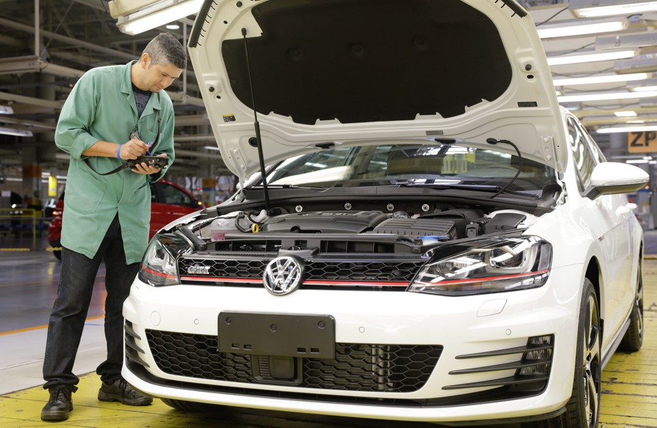 Volkswagen mostra Golf nacional na fábrica de São José dos Pinhais Mais de 2.000 empregados foram qualificados para assegurar a excelência na fabricação do modelo. | Fotos: Volkswagen/Divulgação