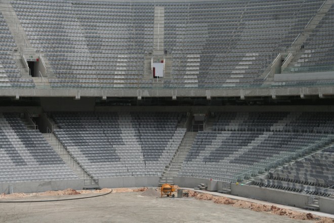 As obras continuam na Arena da Baixada restando um mês para o fim da instalação do novo gramado. | Gerson Kllaina/Tribuna do Paraná
