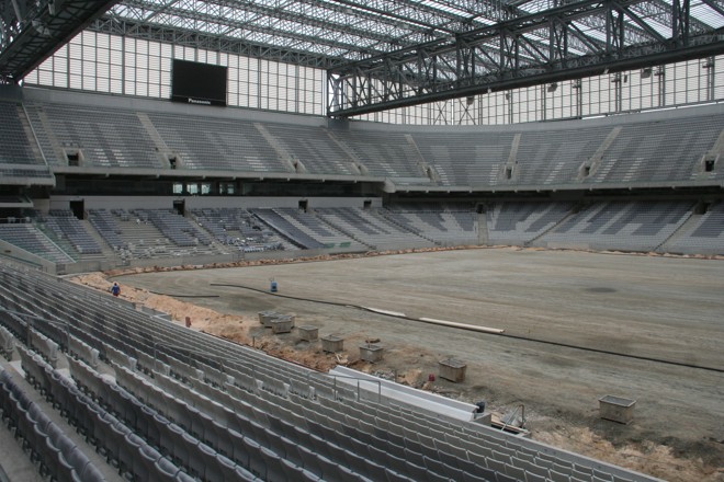 As obras continuam na Arena da Baixada restando um mês para o fim da instalação do novo gramado. | Gerson Kllaina /Tribuna do Paraná