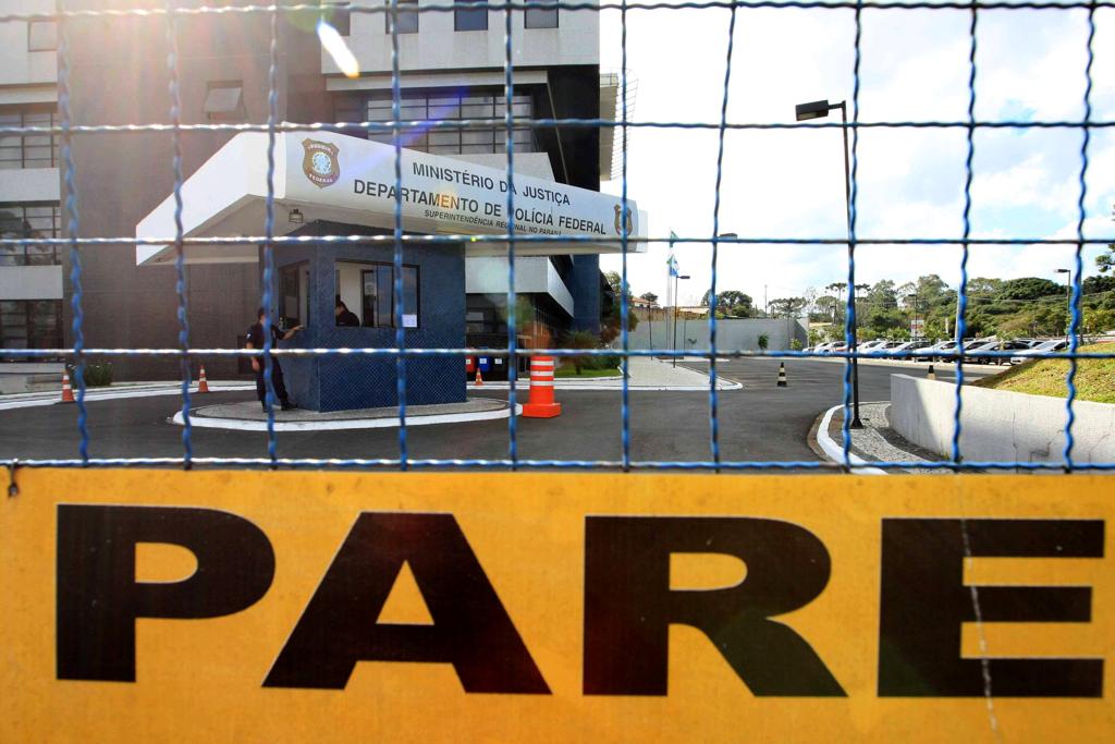 Fachada da PF em Curitiba: força-tarefa investiga instituições. | Ivonaldo Alexandre/Gazeta do Povo