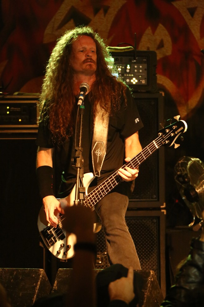 Baixista Jack Gibson durante o show. | Clóvis Roman/Divulgação