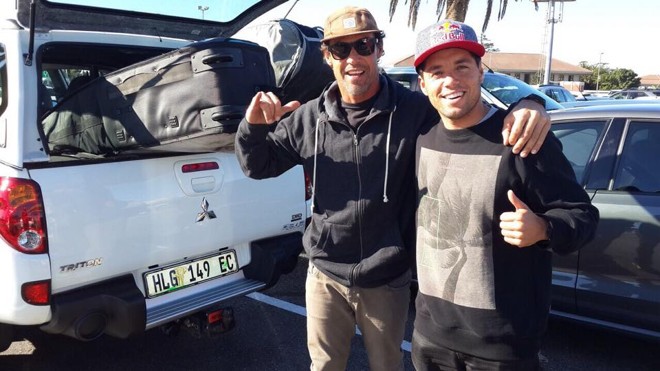 Paranaense Leandro Dora é treinador do campeão mundial de surfe, Adriano de Souza. | Divulgação/Facebook