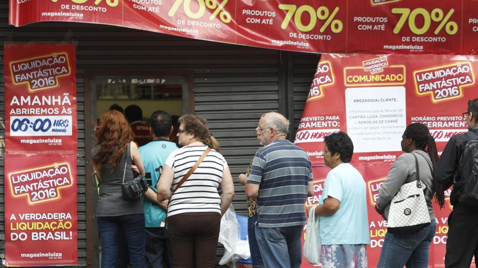 Filas foram vistas apenas em algumas lojas no centro de Curitiba. | Aniele Nascimento/Gazeta do Povo
