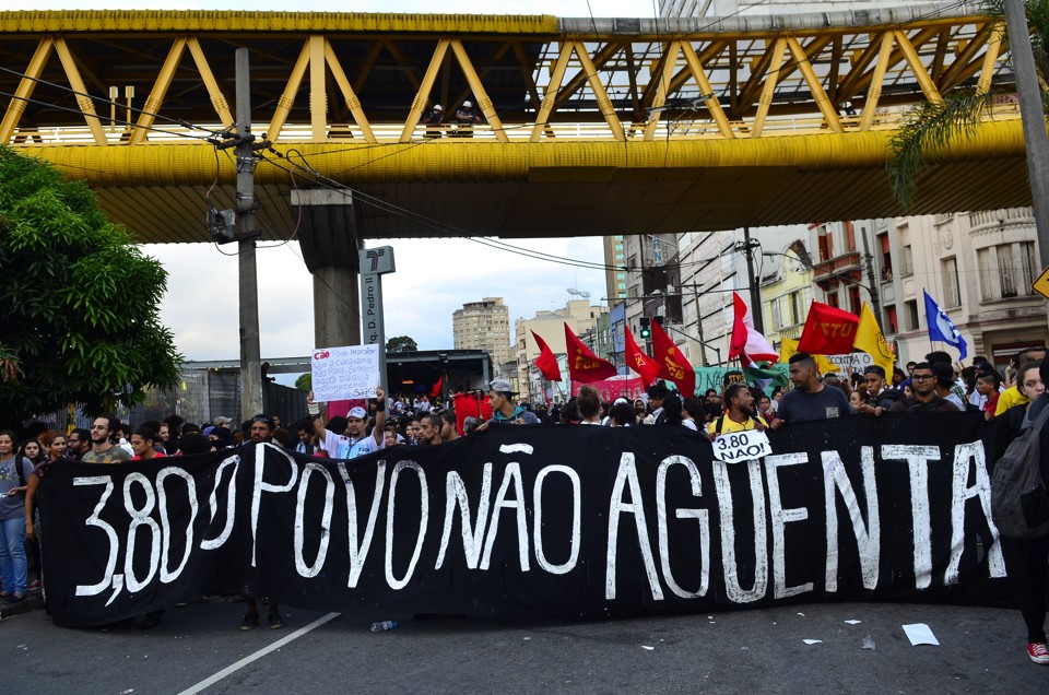 Jovens protestam contra o aumento da tarifa em 21 de janeiro. Ato foi organizado pelo MPL | Rovena Rosa/Agência Brasil