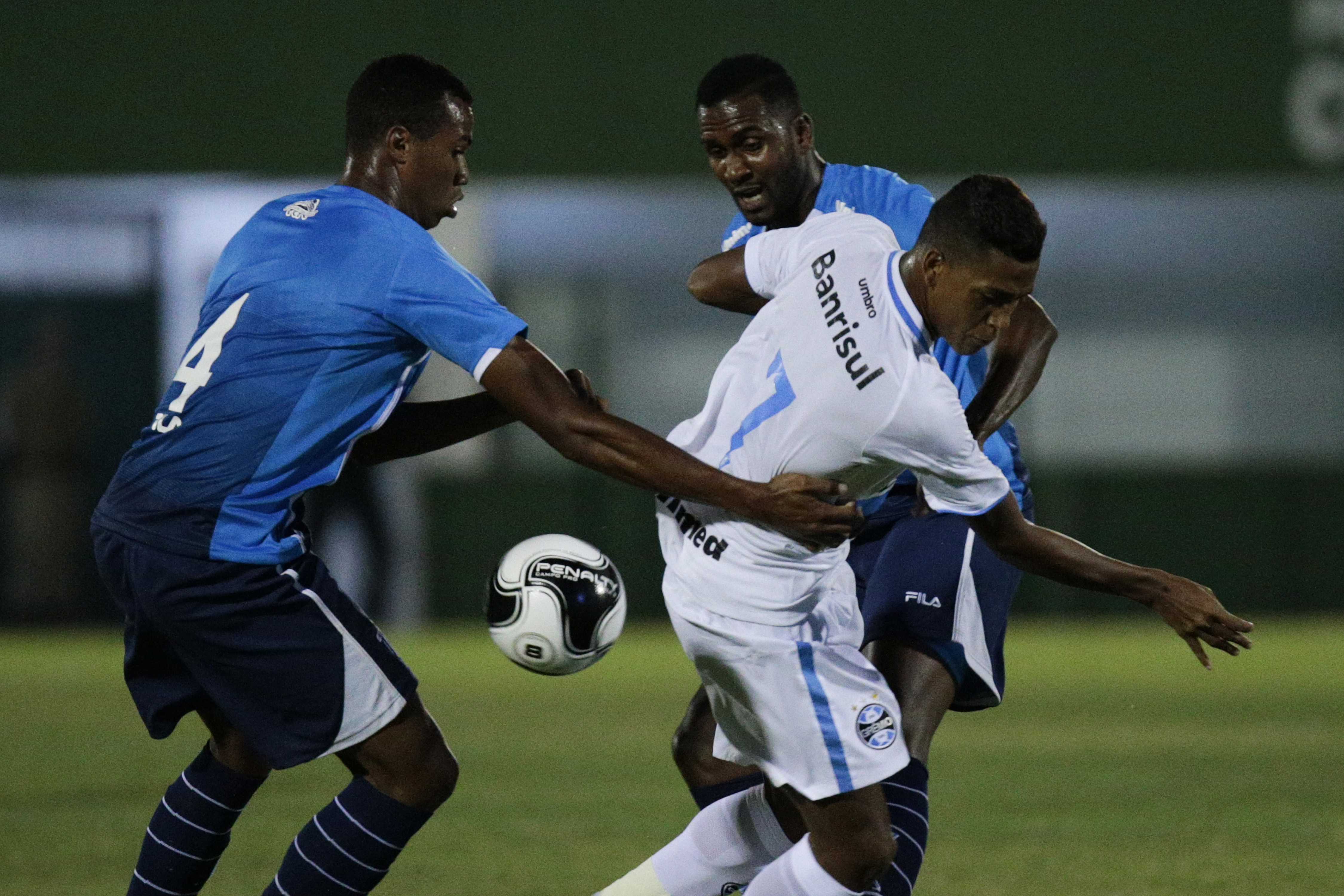 Empate por 2 a 2 entre Avaí e Grêmio | Folhapress