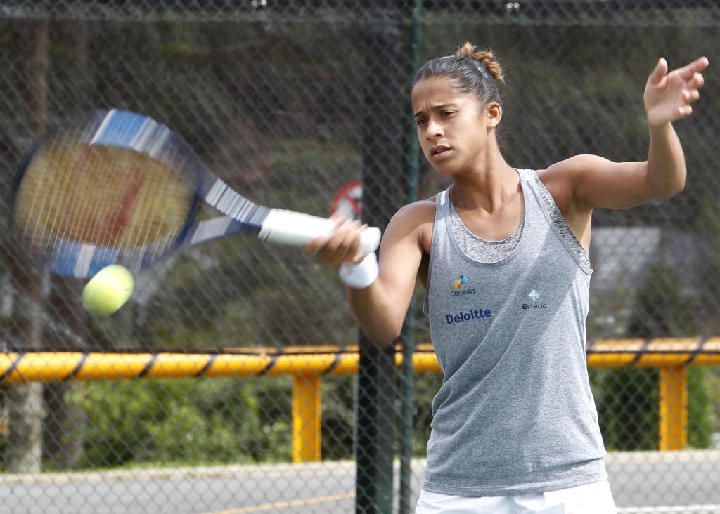 Teliana Pereira buscará pela primeira vez avançar para a segunda fase do Austrália Open. | Aniele Nascimento/Gazeta do Povo