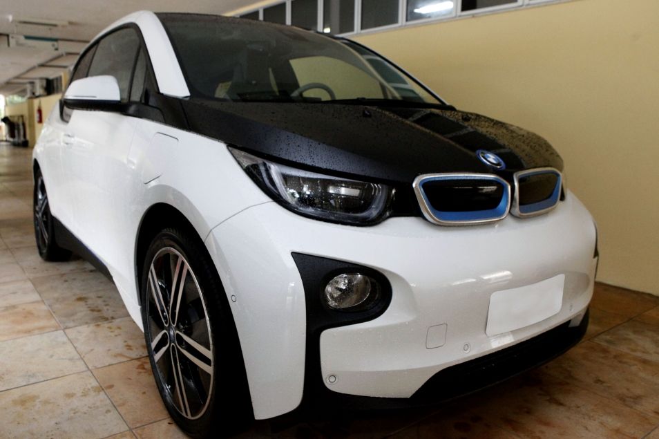 Apenas um modelo de carro elétrico, da BMW, é licenciado pelo Contan | Prefeitura de Fortaleza/Divulgação