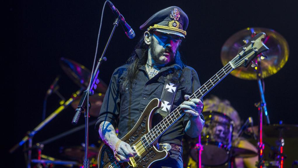Lemmy durante show do Motörhead em Curitiba em abril do ano passado | Marcelo Andrade/Gazeta do Povo