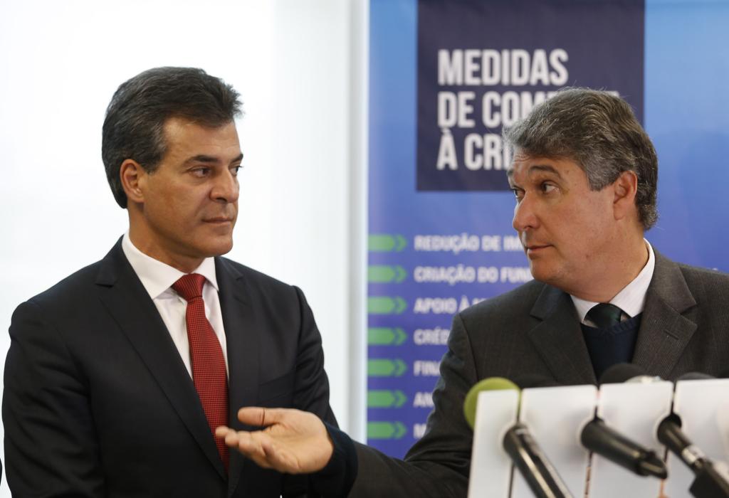 Richa com o secretário estadual da Fazenda: 2016 é aposta para investimentos. | Daniel Castellano/Gazeta do Povo