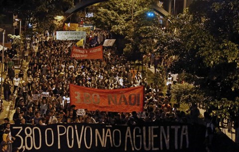 Quarto protesto contra alta da tarifa em SP afeta metrô e tem tumulto no fim | Miguel Schincariol/AFP