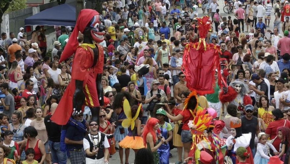 Cerca de quatro mil pessoas foram à Rua São José dos Pinhais, no Sítio Cercado, na tarde deste sábado (30) | Pedro Serápio/Gazeta do Povo