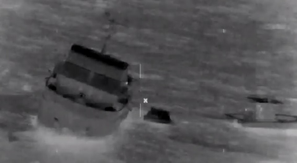 Frame do vídeo do resgate divulgado pela Guarda Costeira dos EUA | /