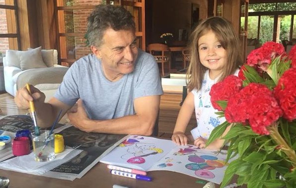 Em publicação no Twitter, Macri afirma que só precisa de um pouco de repouso. | Divulgação/Twitter
