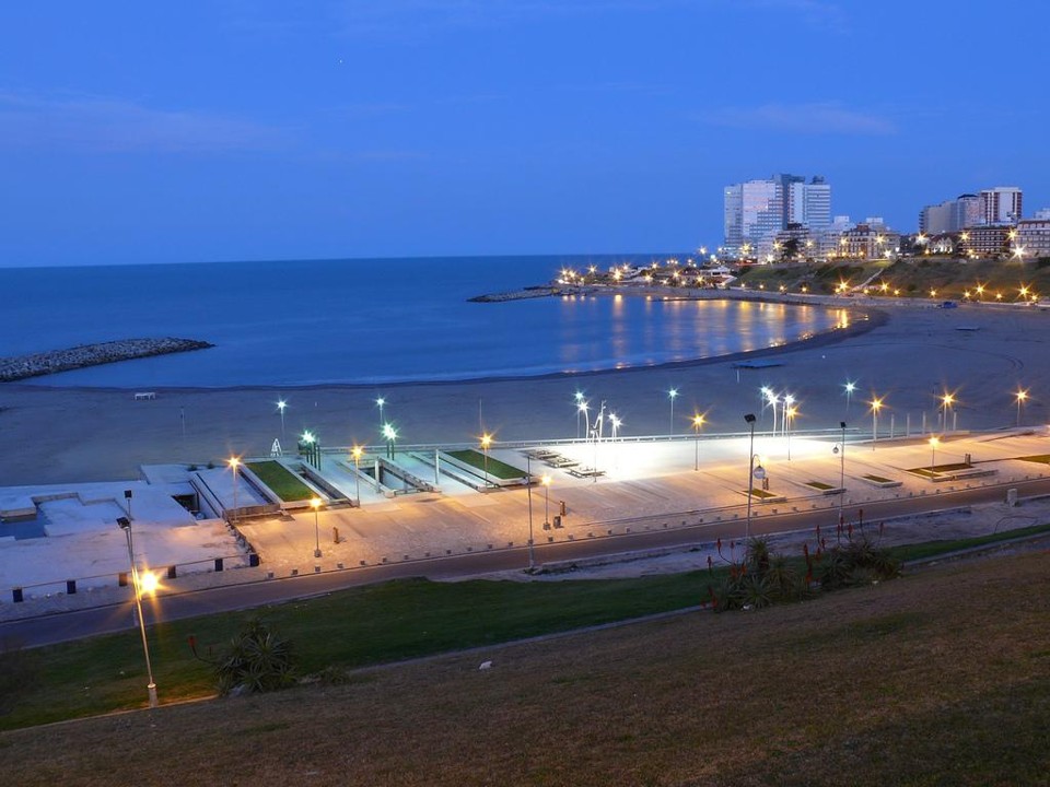 Praias do Rio da Prata (imagem de arquivo), na província de Buenos Aires, foram fechadas por conta de risco | /Wikimedia