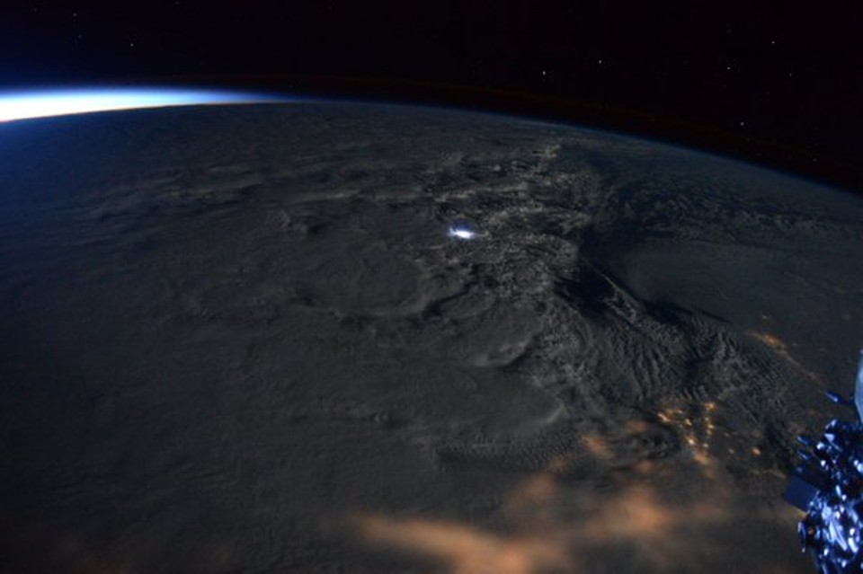 Imagem  a partir do espaço mostra a gigantesca tempestade de neve sobre os Estados Unidos | Reprodução/Twitter/Scott Kelly
