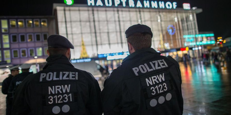Policiais alemães reforçam a segurança. | Maja Hitij/AFP