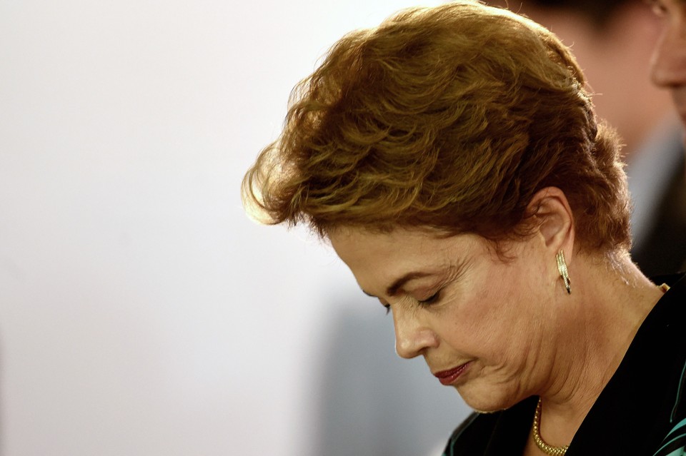 Dilma Rousseff defendia um contingenciamento menor, em torno de R$ 18 bilhões, mas foi convencida a mudar de ideia. | Evaristo Sá/AFP