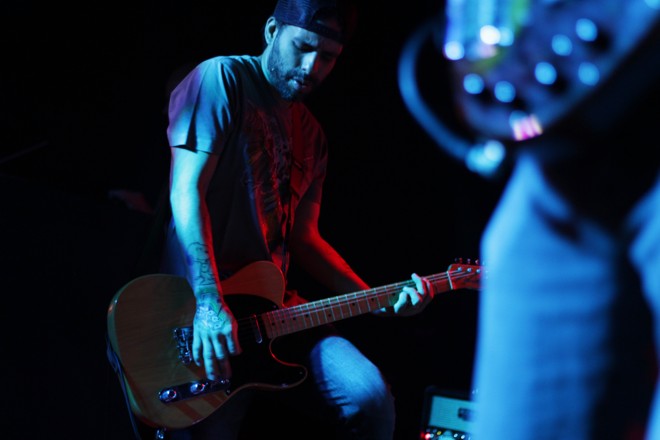 Binho Rocha solou como guitarrista convidado. | Magno Van Erven/Divulgação