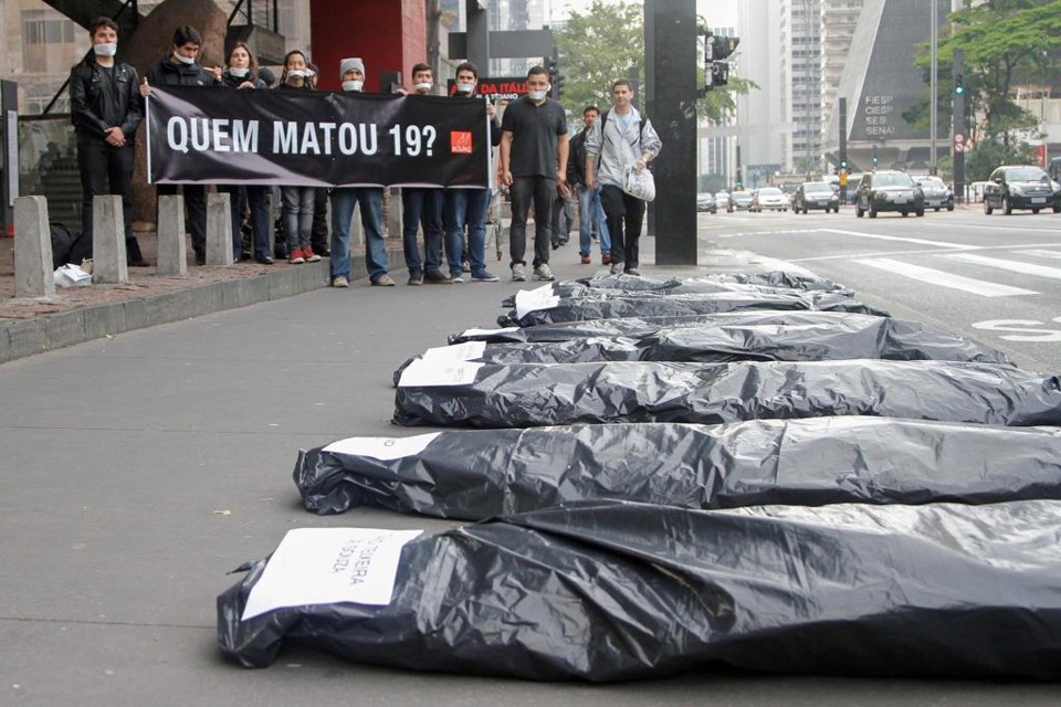 Protesto ocorrido em agosto, poucos dias após a chacina,  pediu por Justiça no caso. | Marivaldo Oliveira/Folhapress