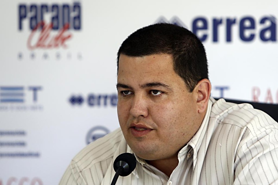 Leonardo Oliveira e o técnico Claudinei: presidente cobra a torcida. | Albari Rosa/Gazeta do Povo