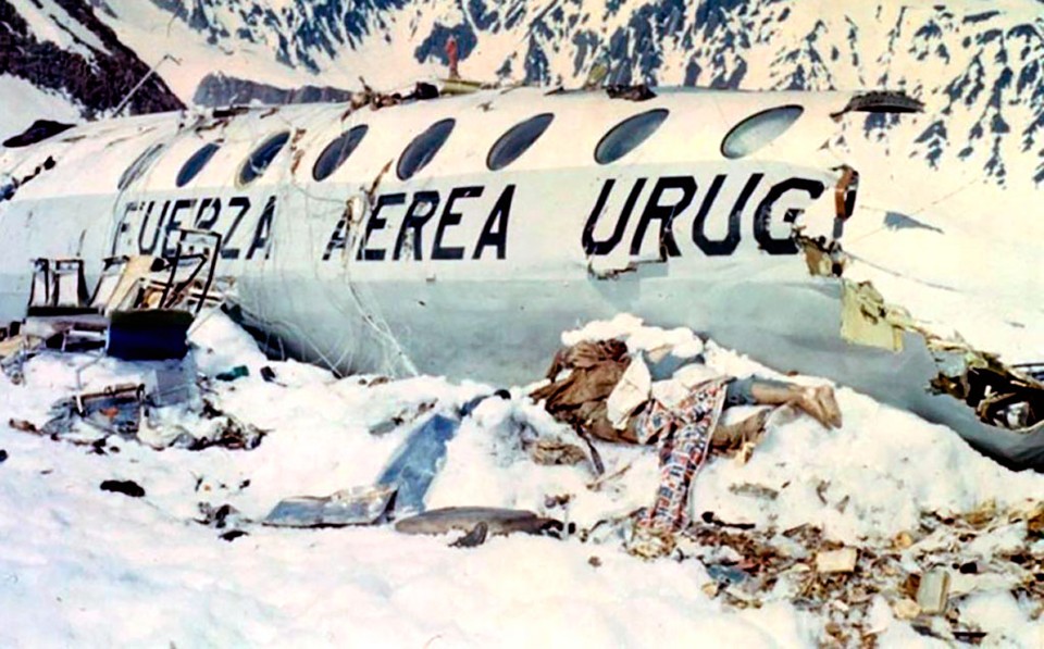 Sobrevivente de queda de avião na cordilheira dos Andes lança livro Sobrevivente de queda de avião na cordilheira dos Andes lança livro
